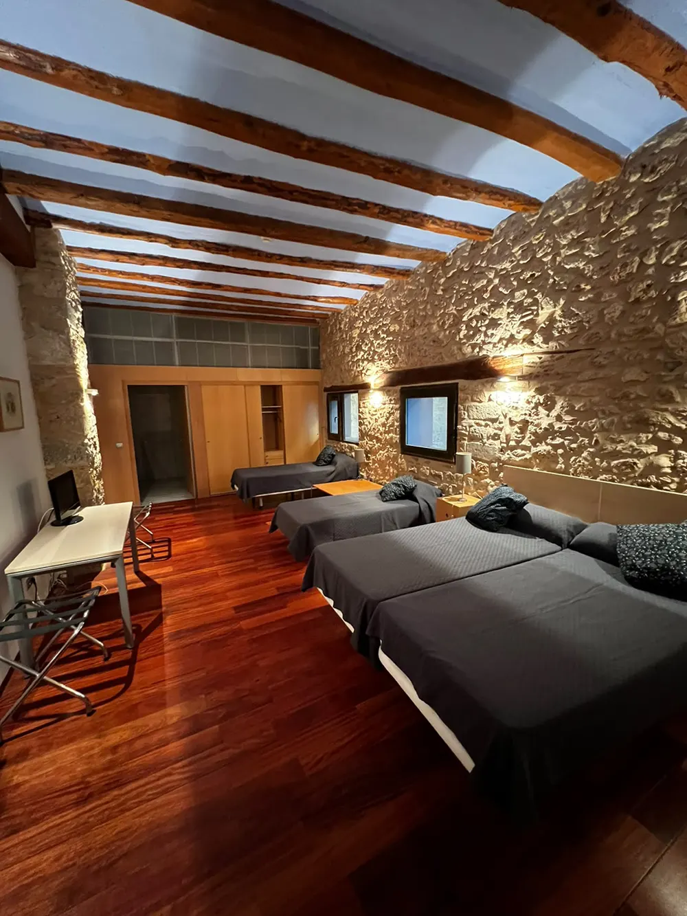 Habitación cuádruple del Hospedaje Santuario Virgen de la Balma en Zorita