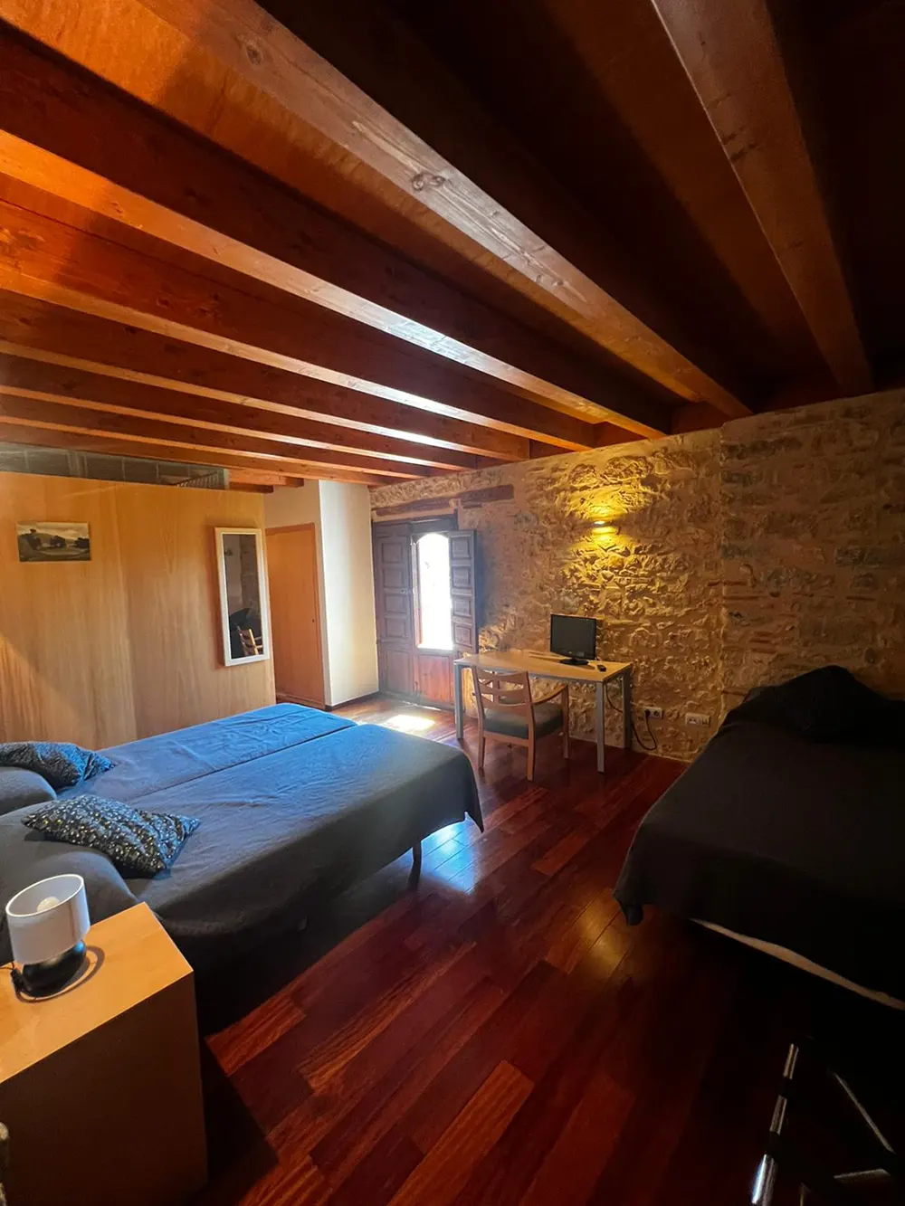 Habitación triple del Hospedaje Santuario Virgen de la Balma en Zorita